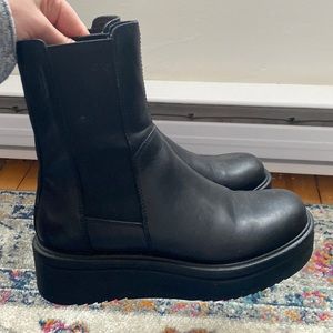 Black leather platforms from Vagabond (Tara Chelsea boots)